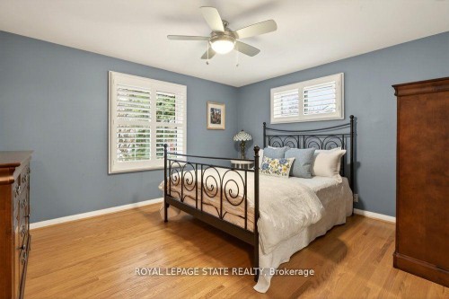 29 Woodside Drive, Hamilton, ON - Indoor Photo Showing Bedroom