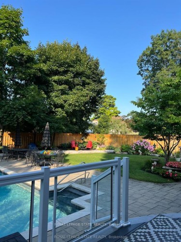 29 Woodside Drive, Hamilton, ON - Outdoor With In Ground Pool