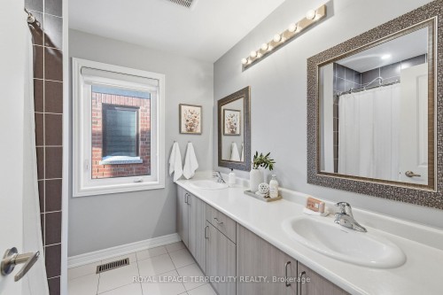 146 Underwood Drive, Whitby, ON - Indoor Photo Showing Bathroom