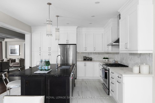 3 Doctor Archer Drive, Scugog, ON - Indoor Photo Showing Kitchen With Upgraded Kitchen