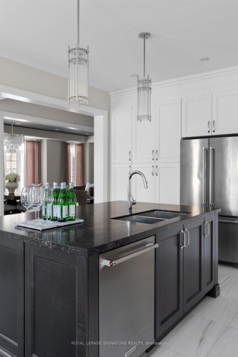 3 Doctor Archer Drive, Scugog, ON - Indoor Photo Showing Kitchen With Double Sink With Upgraded Kitchen