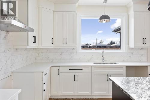 569 Holburn Street, Windsor, ON - Indoor Photo Showing Kitchen