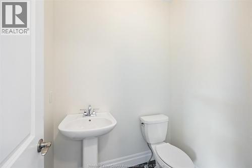 569 Holburn Street, Windsor, ON - Indoor Photo Showing Bathroom