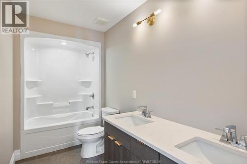 569 Holburn Street, Windsor, ON - Indoor Photo Showing Bathroom