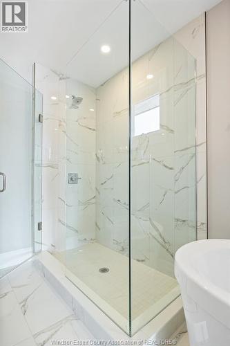 569 Holburn Street, Windsor, ON - Indoor Photo Showing Bathroom
