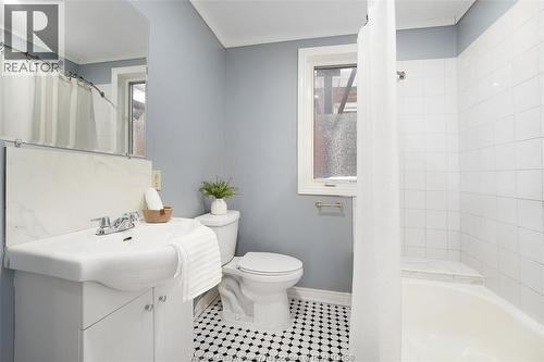 1106-08 Elm Avenue, Windsor, ON - Indoor Photo Showing Bathroom