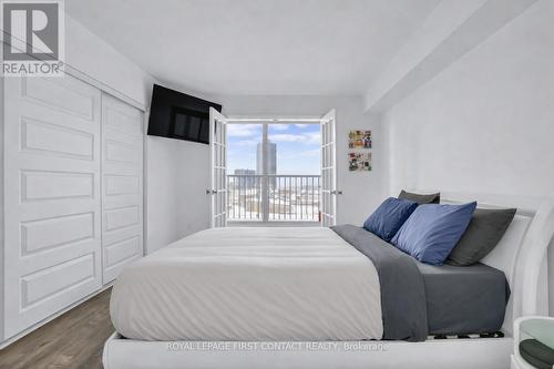 605 - 140 Dunlop Street E, Barrie, ON - Indoor Photo Showing Bedroom