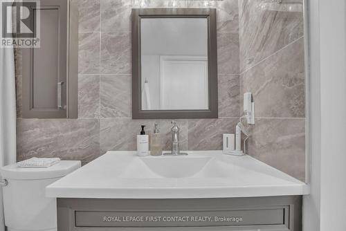 605 - 140 Dunlop Street E, Barrie, ON - Indoor Photo Showing Bathroom