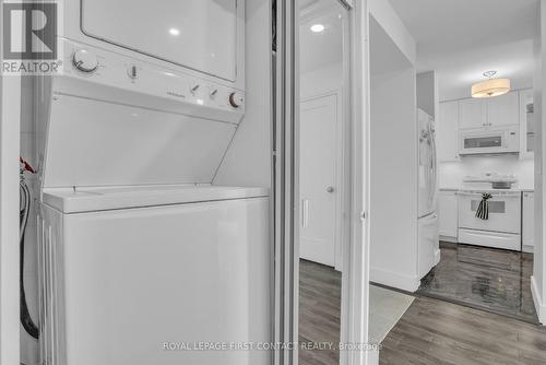 605 - 140 Dunlop Street E, Barrie, ON - Indoor Photo Showing Laundry Room