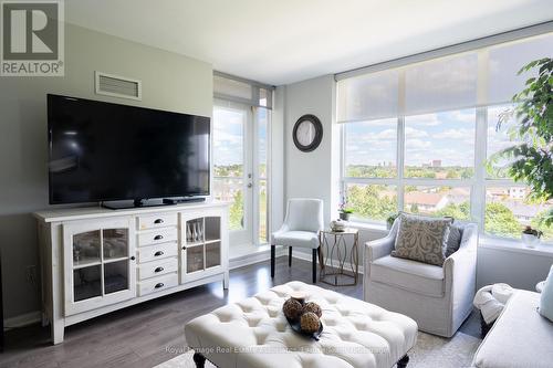 709 - 1140 Parkwest Place, Mississauga, ON - Indoor Photo Showing Living Room