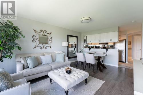 709 - 1140 Parkwest Place, Mississauga, ON - Indoor Photo Showing Living Room