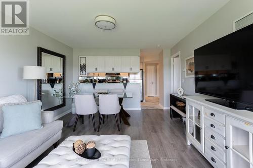 709 - 1140 Parkwest Place, Mississauga, ON - Indoor Photo Showing Living Room