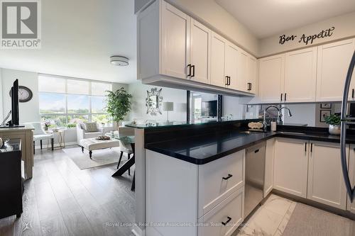 709 - 1140 Parkwest Place, Mississauga, ON - Indoor Photo Showing Kitchen