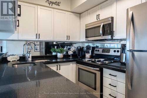709 - 1140 Parkwest Place, Mississauga, ON - Indoor Photo Showing Kitchen With Stainless Steel Kitchen With Upgraded Kitchen