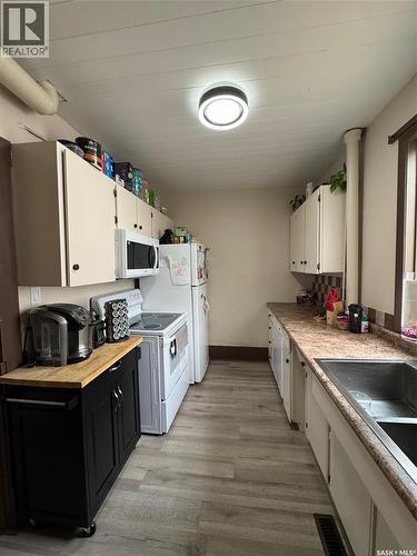971 108Th Street, North Battleford, SK - Indoor Photo Showing Kitchen