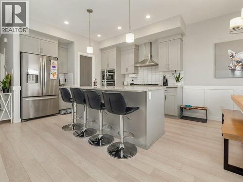 102 Blackwolf Bay N, Lethbridge, AB - Indoor Photo Showing Kitchen With Upgraded Kitchen