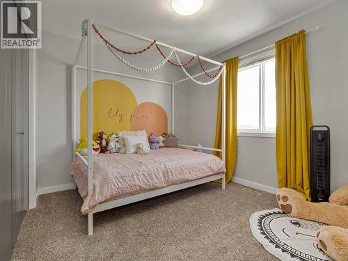 102 Blackwolf Bay N, Lethbridge, AB - Indoor Photo Showing Bedroom