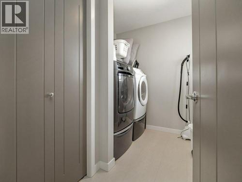 102 Blackwolf Bay N, Lethbridge, AB - Indoor Photo Showing Laundry Room