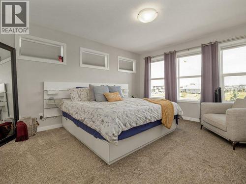 102 Blackwolf Bay N, Lethbridge, AB - Indoor Photo Showing Bedroom