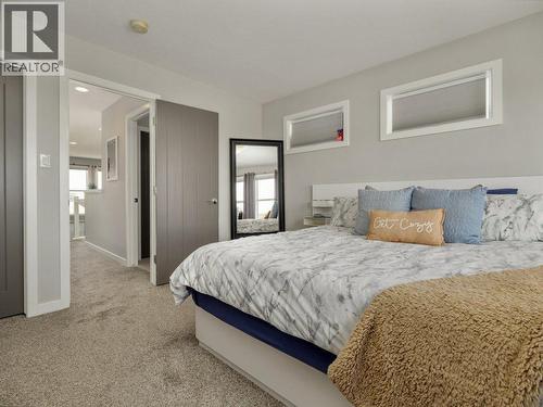 102 Blackwolf Bay N, Lethbridge, AB - Indoor Photo Showing Bedroom