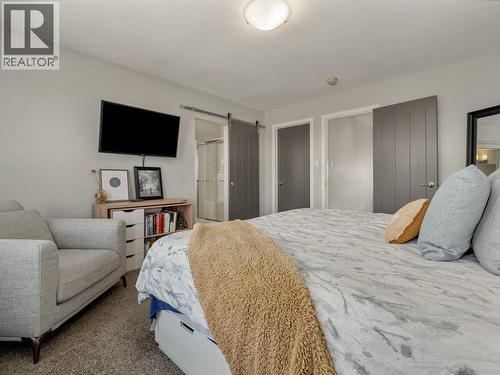 102 Blackwolf Bay N, Lethbridge, AB - Indoor Photo Showing Bedroom