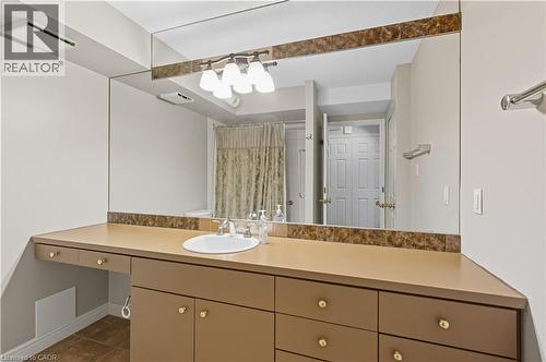 20 Berkley Road Unit# 702, Cambridge, ON - Indoor Photo Showing Bathroom