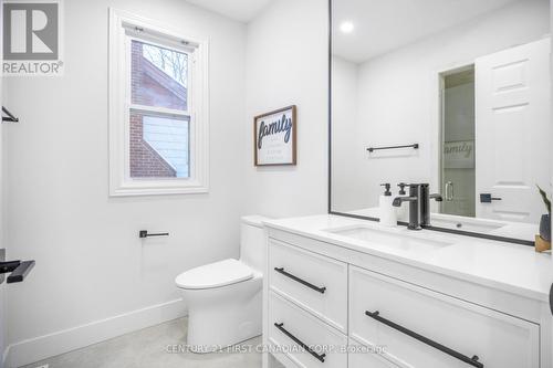 45 Fairview Avenue, London South (South H), ON - Indoor Photo Showing Bathroom