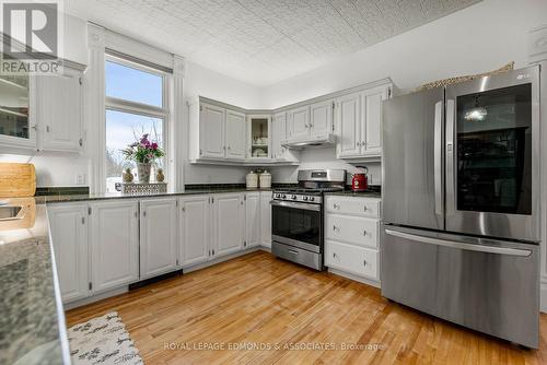 307 Maple Avenue, Pembroke, ON - Indoor Photo Showing Kitchen