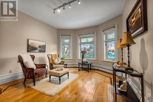 307 Maple Avenue, Pembroke, ON - Indoor Photo Showing Living Room