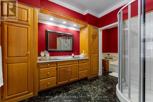 307 Maple Avenue, Pembroke, ON - Indoor Photo Showing Bathroom