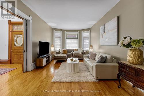 307 Maple Avenue, Pembroke, ON - Indoor Photo Showing Living Room