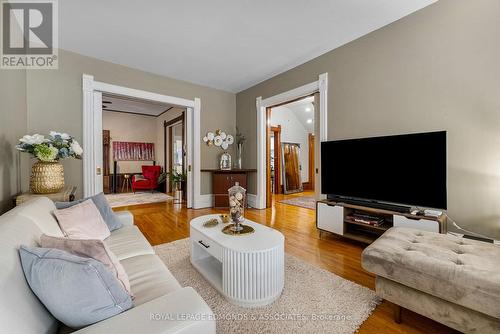 307 Maple Avenue, Pembroke, ON - Indoor Photo Showing Living Room