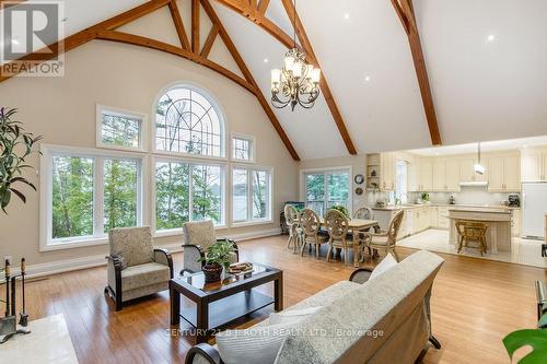 3-1058 Whites Road, Muskoka Lakes, ON - Indoor Photo Showing Living Room