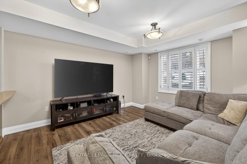 138-326 John Street, Markham, ON - Indoor Photo Showing Living Room