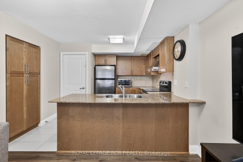 138-326 John Street, Markham, ON - Indoor Photo Showing Kitchen With Double Sink