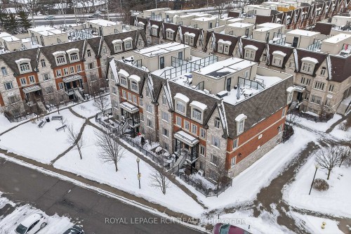 138-326 John Street, Markham, ON - Outdoor