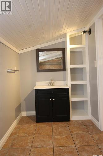 689 2Nd Street W, Shaunavon, SK - Indoor