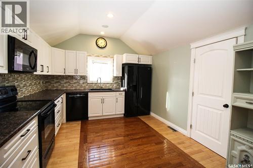 689 2Nd Street W, Shaunavon, SK - Indoor Photo Showing Kitchen