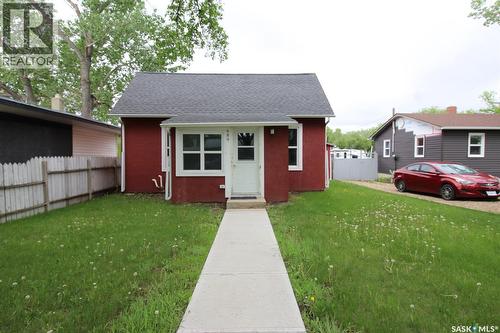 689 2ND STREET W  Shaunavon, SK S0N 2M0