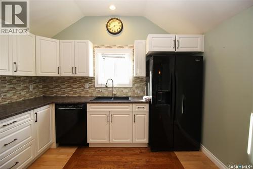 689 2Nd Street W, Shaunavon, SK - Indoor Photo Showing Kitchen
