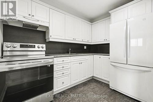 1021 - 3100 Carling Avenue, Ottawa, ON - Indoor Photo Showing Kitchen