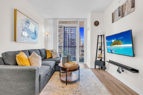 1811-5033 Four Springs Avenue, Mississauga, ON - Indoor Photo Showing Living Room