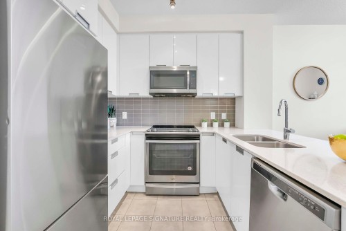 1811-5033 Four Springs Avenue, Mississauga, ON - Indoor Photo Showing Kitchen With Stainless Steel Kitchen With Double Sink With Upgraded Kitchen