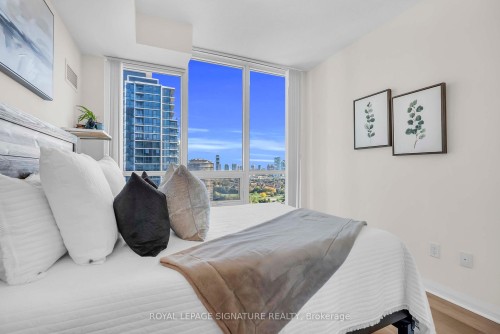 1811-5033 Four Springs Avenue, Mississauga, ON - Indoor Photo Showing Bedroom