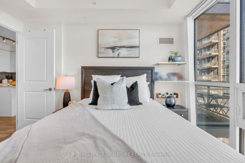 1811-5033 Four Springs Avenue, Mississauga, ON - Indoor Photo Showing Bedroom