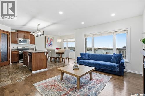 4757 Padwick Avenue, Regina, SK - Indoor Photo Showing Living Room