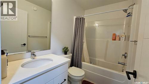 148 Rosewood Boulevard E, Saskatoon, SK - Indoor Photo Showing Bathroom