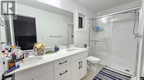 148 Rosewood Boulevard E, Saskatoon, SK - Indoor Photo Showing Bathroom