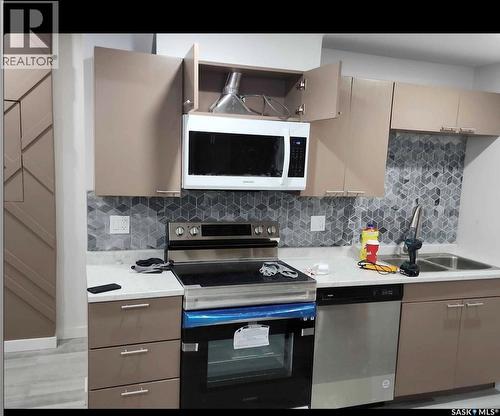 148 Rosewood Boulevard E, Saskatoon, SK - Indoor Photo Showing Kitchen With Double Sink