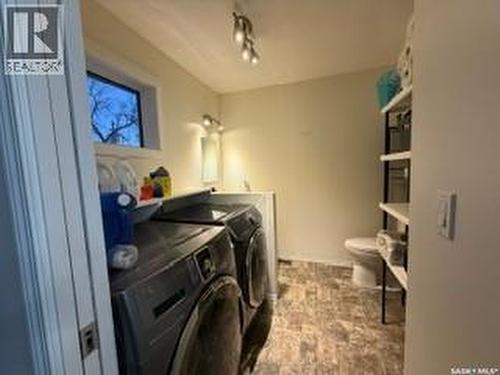 405 3Rd Avenue W, Biggar, SK - Indoor Photo Showing Laundry Room